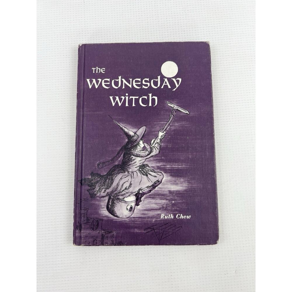 The Wednesday Witch, Ruth Chew, Holiday House New York 1972 Hardcover Halloween
